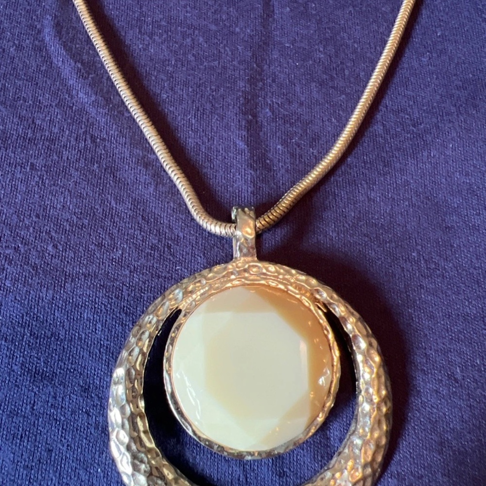 Premier Designs Silver and Cream Circle Pendant Necklace